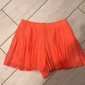 BCBG pleated skort